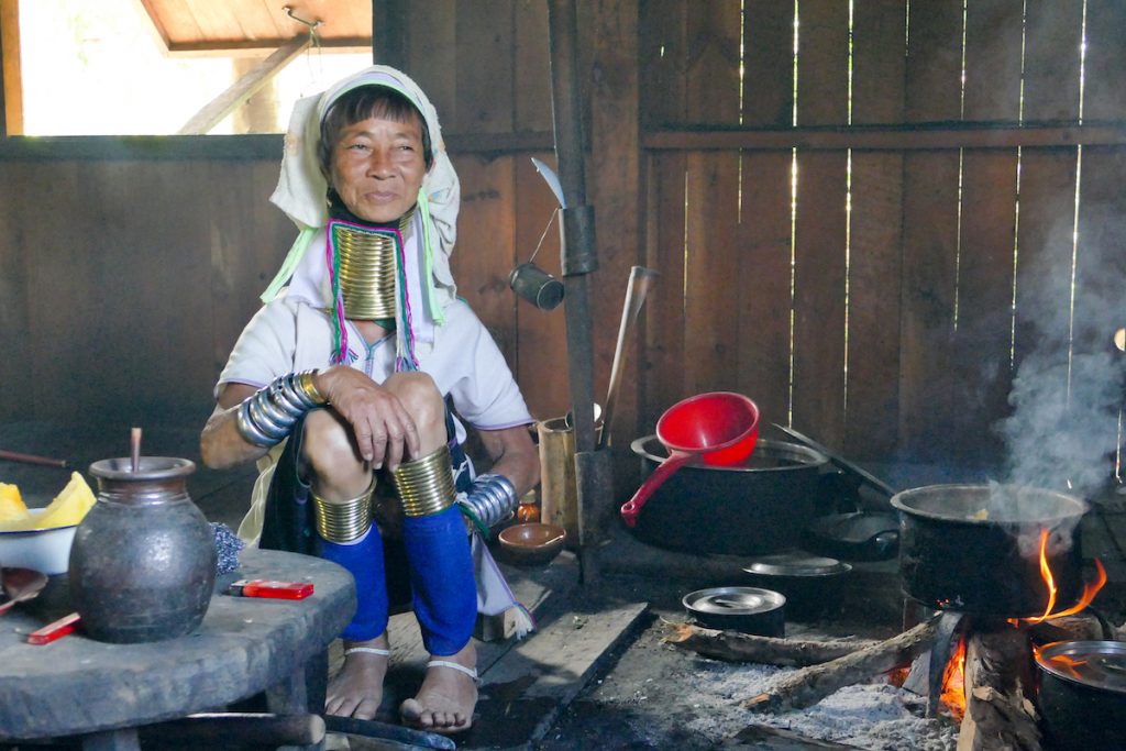 Kayah Tribe, Langhals Frau
