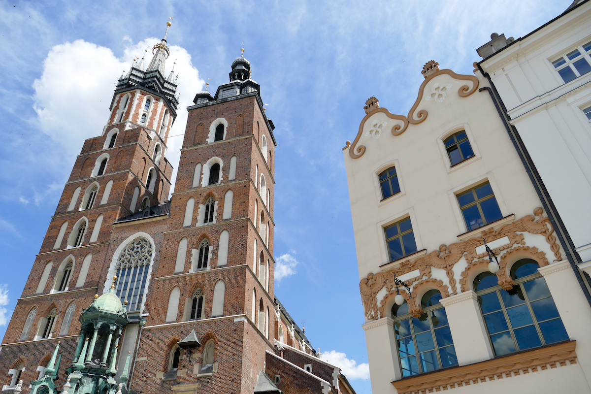 Krakau, Rynek, Marienkirche mit ihren zwei unterschiedlichen Tuermen