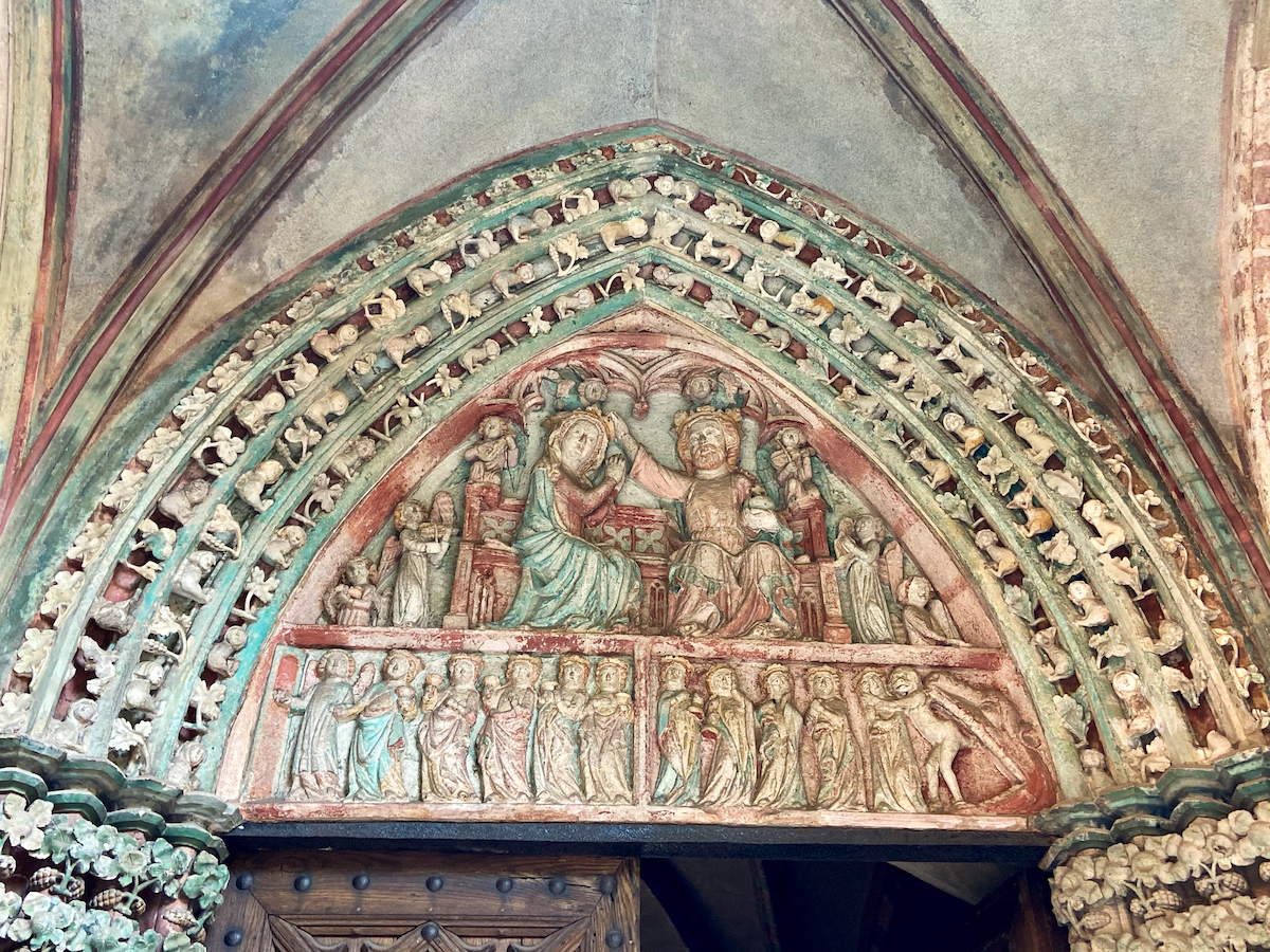 Marienburg, kunstvoll gearbeitetes Portal