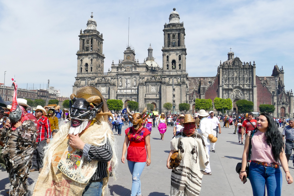Mexico City, Zocalo mit Karnevalsstimmung