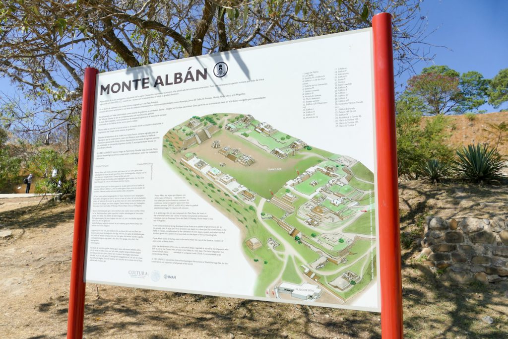 Monte Alban, eine der bedeutendsten archaeologischen Staetten Mexikos