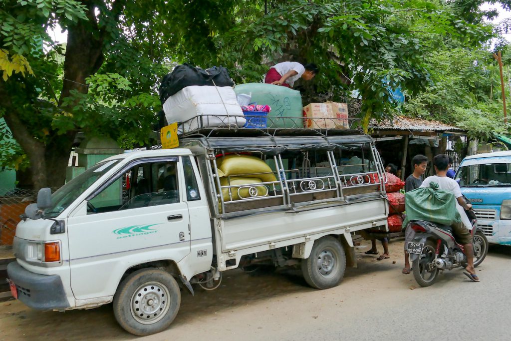 Myanmar, Pakokku, unsere Taschen sind schon oben drauf