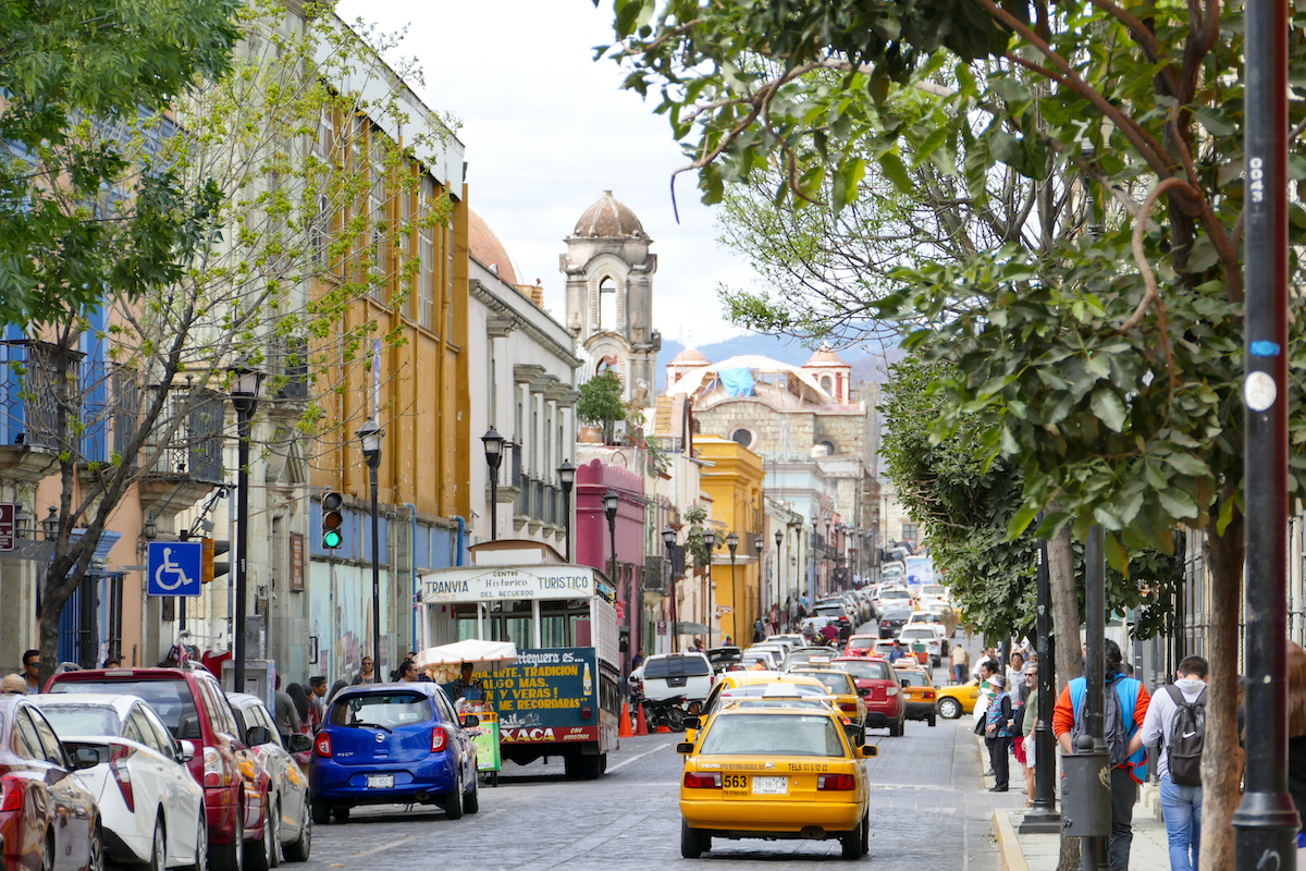 Oaxaca, unterwegs in der Stadt ist der Verkehr zum Teil sehr dicht
