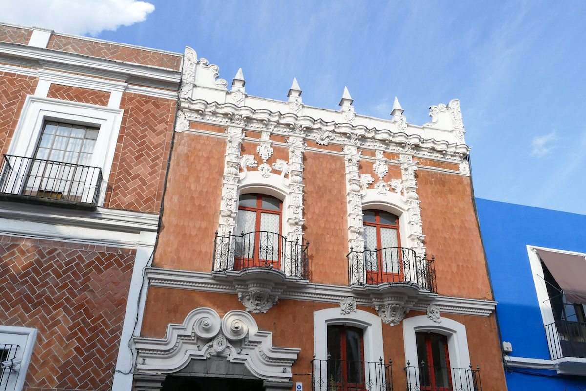 Puebla, Hausfassaden, wie von Zuckerguss ueberzogen