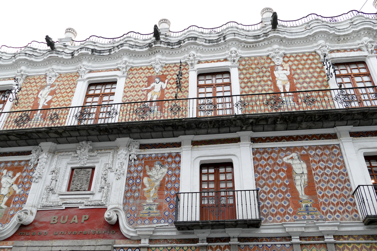 Puebla, besonders kunstvoll verzierte Hausfassade