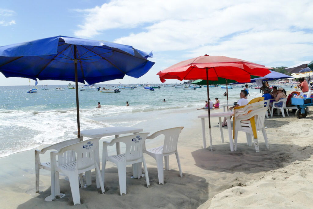 Puerto Escondido, Playa Principal, entspanntes Strandleben